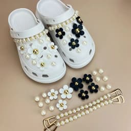 Fashion Elegant Hole Shoe Charms for Flower Pearl Clogs Jeans Cartoon Cute  Charms Designer Vintage Luxury Shoe Decorations NEW