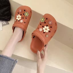 Best Selling Hole Shoes Charms Ready To Put on White Daisy Sunflower Combination Suit Shoe Buckle Girlish Shoes Accessories New