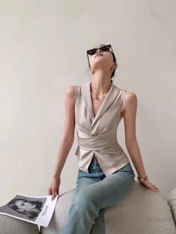 V-Neck Sleeveless Vest For Women In The Summer Of 2024, With A Satin Hanging Neck And A Unique And Versatile Top