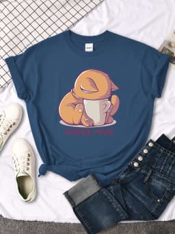 T-Shirts Cat Is Looking At The Cup Lovely Printed T Shirt For Woman Goth Korean Style Women Clothes Funny Vintage Womens Tshirt