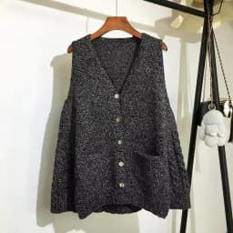 V-neck Pocket Knitted Sweater Vest Women Loose Single-breasted Sleeveless V-neck Solid Color Sweater Vest Femal Spring