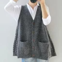 V-neck Pocket Knitted Sweater Vest Women Loose Single-breasted Sleeveless V-neck Solid Color Sweater Vest Femal Spring