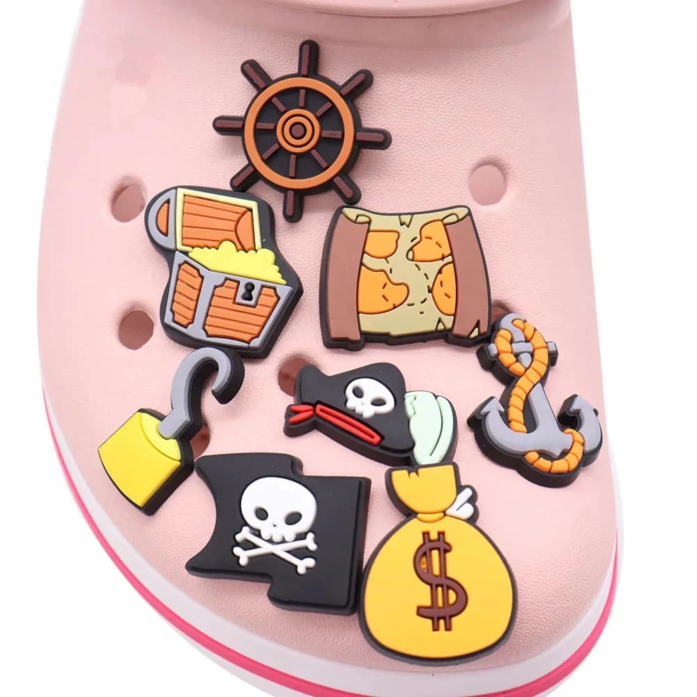 1-8PCS Pirates Style Skull Shoes Charms Decoration Buckle Money Bags Garden Sandals Accessories Kids Party Gift