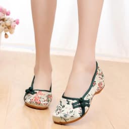 Ethnic Style Embroider Women Shoes Slip on Retro Loafers with Buttons Female Autumn Pumps Vintage Ballet Shoes