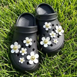 Best Selling Hole Shoes Charms Ready To Put on White Daisy Sunflower Combination Suit Shoe Buckle Girlish Shoes Accessories 2026