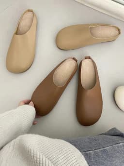 Elegant Women Mules Shoe Solid Color Leather Summer Slippers Outdoor Casual Walking Slip on Shoe Light Anti-skid Mother Footwear