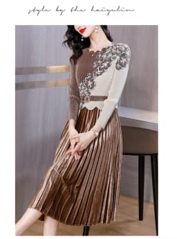 Mike Pleated Magic Dress 2023 New Women's O-Neck Retro Print Elastic Waist Wrap for Slim and Relaxed Oversized Long Dress