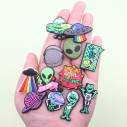 Hot Sale 1pcs Shoe Charms Green Alien Spaceship Planet PVC Accessories Garden Shoes Buckle Decorations Fit Kids X-max Gift