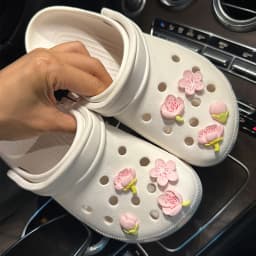 New Elegant Women DIY Hole Shoes Charms for Cute Sakura Shoes Accessories White Pink All-match Shoe Decorations Fashion Bundle
