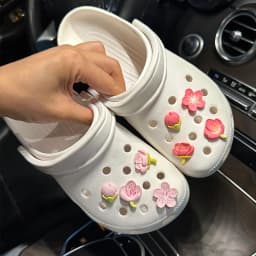 New Elegant Women DIY Hole Shoes Charms for Cute Sakura Shoes Accessories White Pink All-match Shoe Decorations Fashion Bundle