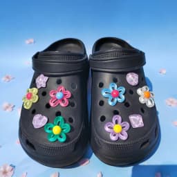 Hot Sales 9pcs 5 Petal Flower Hole Shoe Charms Designer DIY Shiny Bling Shoes Decoration for Clogs Kids Boys Women Girls Gifts