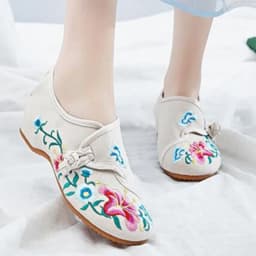Floral Embroidered Shoes for Women Vintage Casual Loafers Canvas Dance Performance Shoe Ethnic Pumps Ladies Slingbacks Sandals