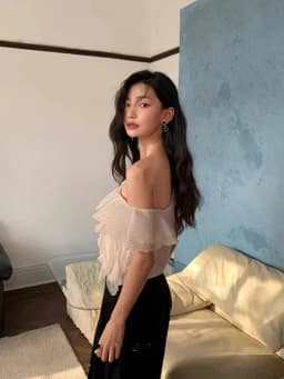 Diagonal Shoulder One Line Collar Shirt, Women'S French High-End Design Sense, Niche Ruffle Edge Off The Shoulder Top