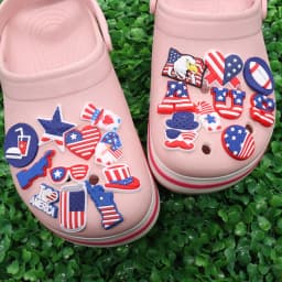 1pcs America USA Statue of Liberty Star Heart Hat Soccer PVC Shoe Charms Wristband Decoration Buckle Accessories Adult Gift