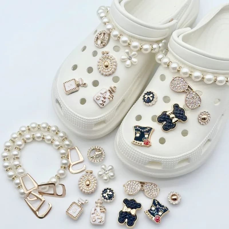 Whole Set Hot Sale DIY Hole Shoes Charms Cute Black Bear Glasses Accessories Designer Quality Garden Shoe Decoration Girl Gift