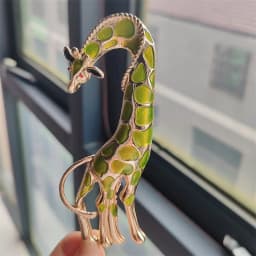 Vintage Creative Enamel Dripping Oil Giraffe Brooches for Women Trendy Casual Metal Animal Brooch Pins Personality Jewelry Gifts