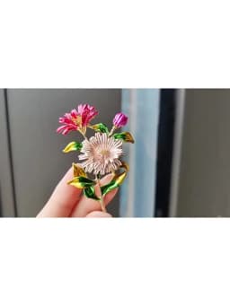 Classic Enamel Daisy Flower Brooches Women's Clothes Dress Lapel Pins Trendy Wedding Bouquet Brooch Ladies Luxury Jewelry Gifts