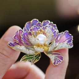 Trendy New Camellia Women Brooch Elegant Flower Pearl Pins Fashion Female Party Coat Dress Scarf Accessories Jewelry Gift