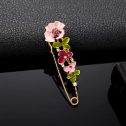 Trendy New Camellia Women Brooch Elegant Flower Pearl Pins Fashion Female Party Coat Dress Scarf Accessories Jewelry Gift