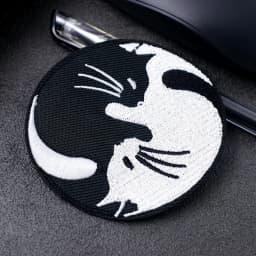 Black White Cat Size:7.5x7.6cm Cloth Patch Embroidered Applique Sewing Clothes Apparel Accessories Badges Circular
