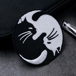 Black White Cat Size:7.5x7.6cm Cloth Patch Embroidered Applique Sewing Clothes Apparel Accessories Badges Circular
