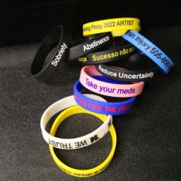 100PCS Engraved Custom Silicone Wristband Debossed Technique Customizable LOGO ID SOS Bracelet Engraved Personalized Armband