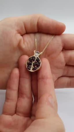 Vintage Fruit Pomegranate Pendant Necklace Retro Red Crystal CZ Pomegranate Stone Necklace Women Wedding Jewelry Birthday Gifts