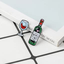 2021 Mini Cute Wine and Wine Glasses Couple Pins Red Wine Bottle Cup Brooches Enamel Pin Badge for Lovers Best Friend Pins