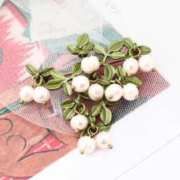 New Elegant Retro Green Cranberry Brooch Metal Pin Pearl Plant Leaf Brooches For Women Collar Accessories Jewelry
