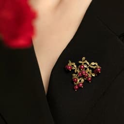 New Elegant Retro Green Cranberry Brooch Metal Pin Pearl Plant Leaf Brooches For Women Collar Accessories Jewelry