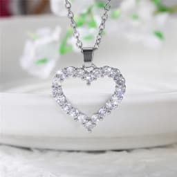 Huitan Bling Bling Princess Heart Pendant Necklace Silver Color Romantic Wedding Engagement Necklaces Trendy Jewelry for Women