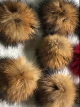Big Colorful Fluffy Real Fox Fur Raccoon Pompoms With Button DIY Poms Balls Natural Fur Pompons For Hats Caps Shoes Whosale