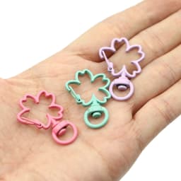 10pcs/lot Lovely Candy Colors Sakura Shape Lobster Keychain Lobster Clasp Hooks Key Circle for Key Ring Clasp DIY Making