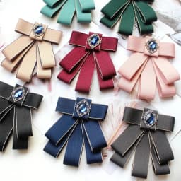 Korean Ribbon Pearl Bow Tie Brooches for Women Crystal Rhinestone Necktie Pins Men's Suit Shirt Collor Clothing Accessories