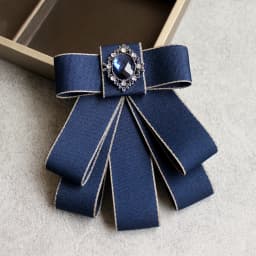 Korean Ribbon Pearl Bow Tie Brooches for Women Crystal Rhinestone Necktie Pins Men's Suit Shirt Collor Clothing Accessories