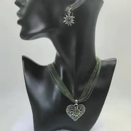 Heart Shape Vintage Carved Edelweiss Pendant Necklace Women Multicolor Rhinestone Ribbon Rope Necklace Oktoberfest Jewelry