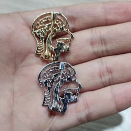 Hanreshe Anatomy Head Bones Pins Silver Plated Metal Lapel Backpack Brooch Badges Medical Jewelry for Doctors Nurses