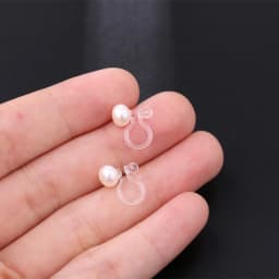 1 Pair Pearl Ear Clip Female New Painless Plastic Resin Korean Ear Clip No Hole High-Quality Ear Clip Female Summer Design Sense