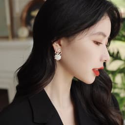 Luxury Zircon Pearl Drop Earrings For Women Girl 2022 Elegant Personality Shiny D Letter Earring Fashion Jewelry Wholesale