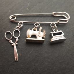 Popular enamel sewing machine brooch pins Fashionable iron scissors Cute iron brooch accessories Small gifts for friends