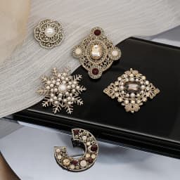 British Vintage Baroque Brand Design Brooch Pins Rhinestone Pearl Flower Brooch Coat Cuff Accessories for Women