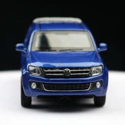 1/46 Volkswagen Amarok Pickup Truck Toy Car Model for Children Diecast Metal Off Road Miniature Pull Back Collection Gift
