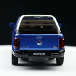 1/46 Volkswagen Amarok Pickup Truck Toy Car Model for Children Diecast Metal Off Road Miniature Pull Back Collection Gift