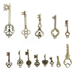 13pcs Vintage Skeleton Keys Antique Bronze Keys Retro Pendant Necklace Fancy Decor DIY Jewelry Necklace Craft Gifts