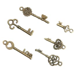 13pcs Vintage Skeleton Keys Antique Bronze Keys Retro Pendant Necklace Fancy Decor DIY Jewelry Necklace Craft Gifts