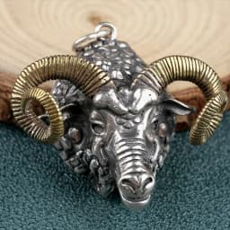 Retro Punk Turquoise Bull Head Pendant Necklace for Men Fashion Hip Hop Motorcycle Riding Trend Cool Personalized Jewelry