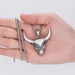 Retro Punk Turquoise Bull Head Pendant Necklace for Men Fashion Hip Hop Motorcycle Riding Trend Cool Personalized Jewelry