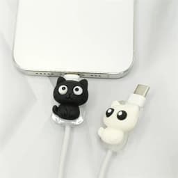 2pcs Novelty Cat-themed Cable Protectors Adorable Design Durable Plastic Connector Cover for iPhone / Type-C Charging Interface