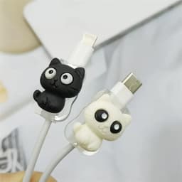 2pcs Novelty Cat-themed Cable Protectors Adorable Design Durable Plastic Connector Cover for iPhone / Type-C Charging Interface