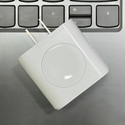 23W 3-in-1 charger, capable of charging three devices simultaneously, with built-in wireless charging for watches, suitable for